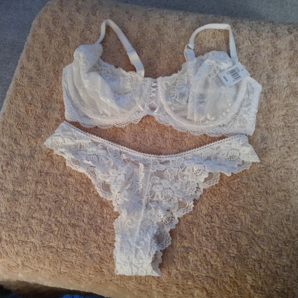 Frederick's of Hollywood Lacy Bra & Panties (5 Assorted Pair)